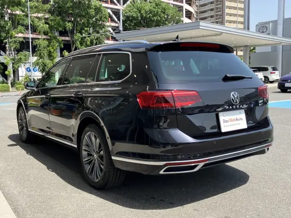 2021 Volkswagen Passat — photo 3