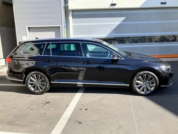 Volkswagen Passat Variant TSI Elegance Advance Digital Meter Parking Support System ACC (Black) — photo 7