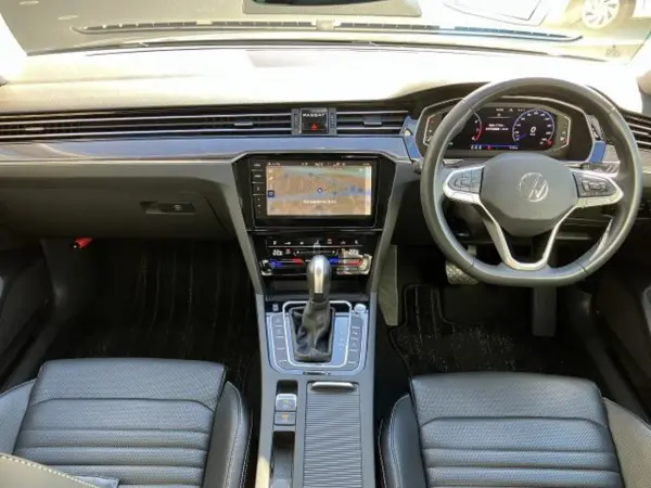 2021 Volkswagen Passat — photo 2