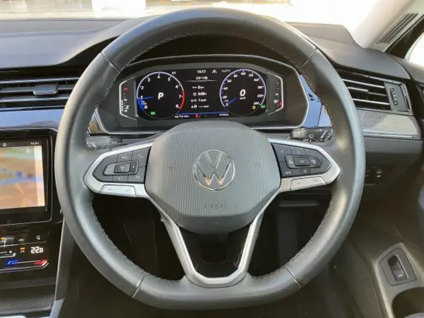 Volkswagen Passat Variant TSI Elegance Advance Digital Meter Parking Support System ACC (Black) — photo 8