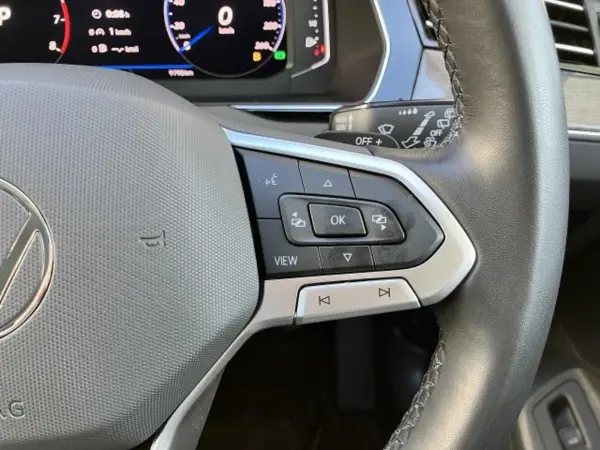 Volkswagen Passat Variant TSI Elegance Advance Digital Meter Parking Support System ACC (Black) — photo 9