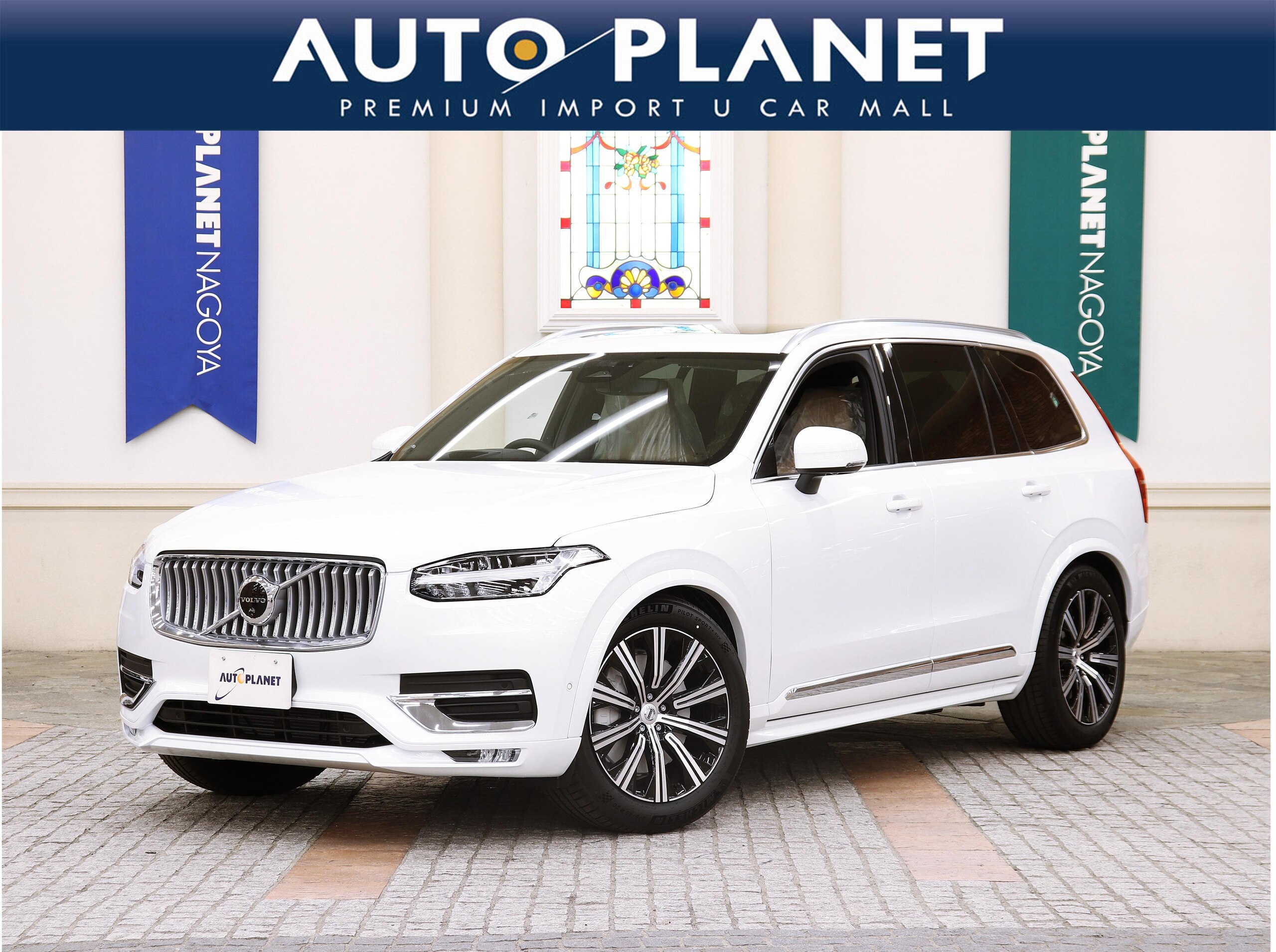 Volvo XC90 Ultimate B5 AWD 4WD Non-Smoking / Sunroof / Amber Leather Seats / Harman Kardon / ACC / Collision Mitigation / Apple CarPlay / Android Auto / Front & Side & Rear & 360-Degree Cameras / Heated & Cooled Seats / Power Seats / LED Headlights / Power Tailgate / Bluetooth Audio / Heated Steering Wheel (Crystal White Premium Metallic)