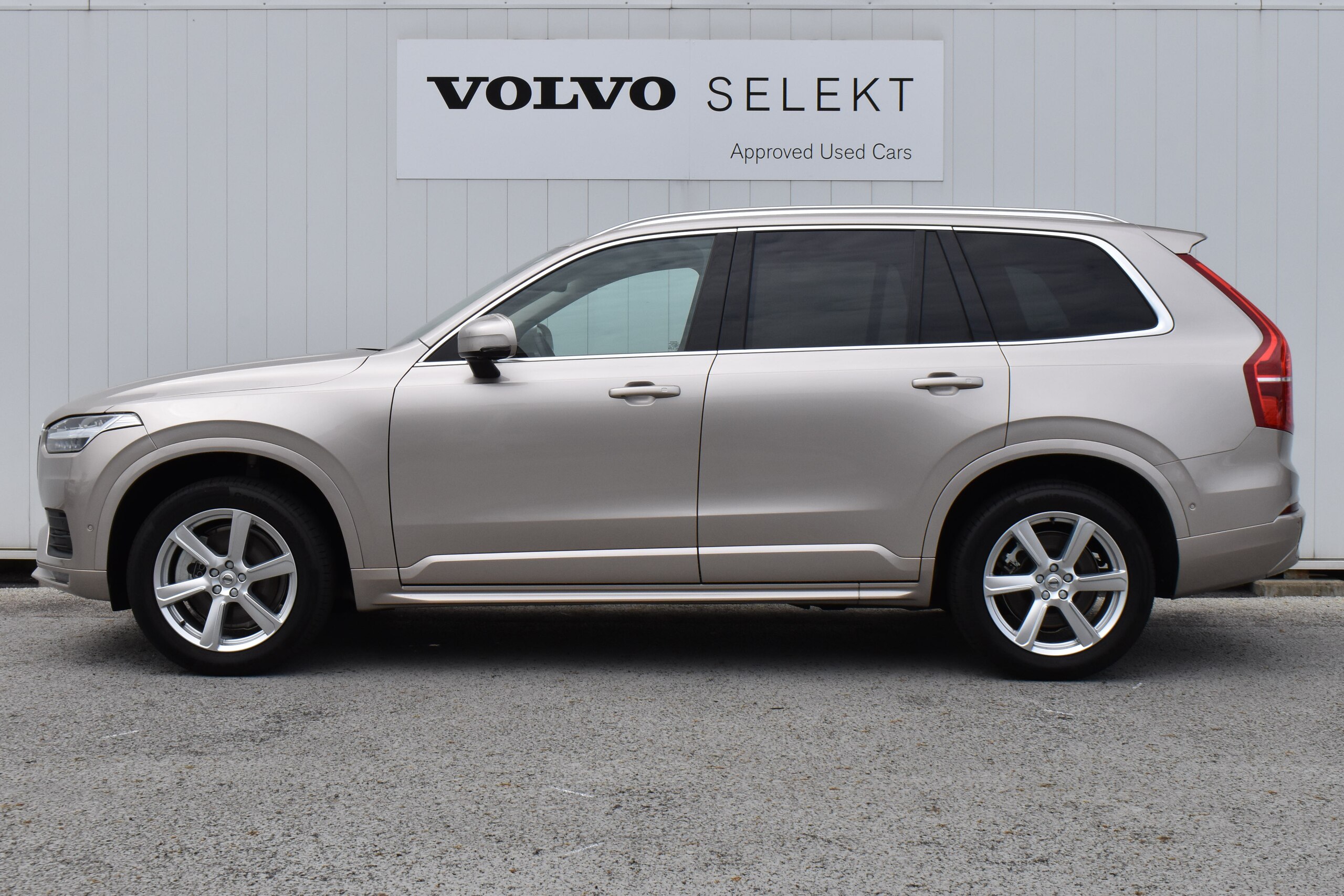 Volvo XC90 Plus B5 AWD 4WD One Owner Non-Smoking Roof Rail LED ETC — photo 8