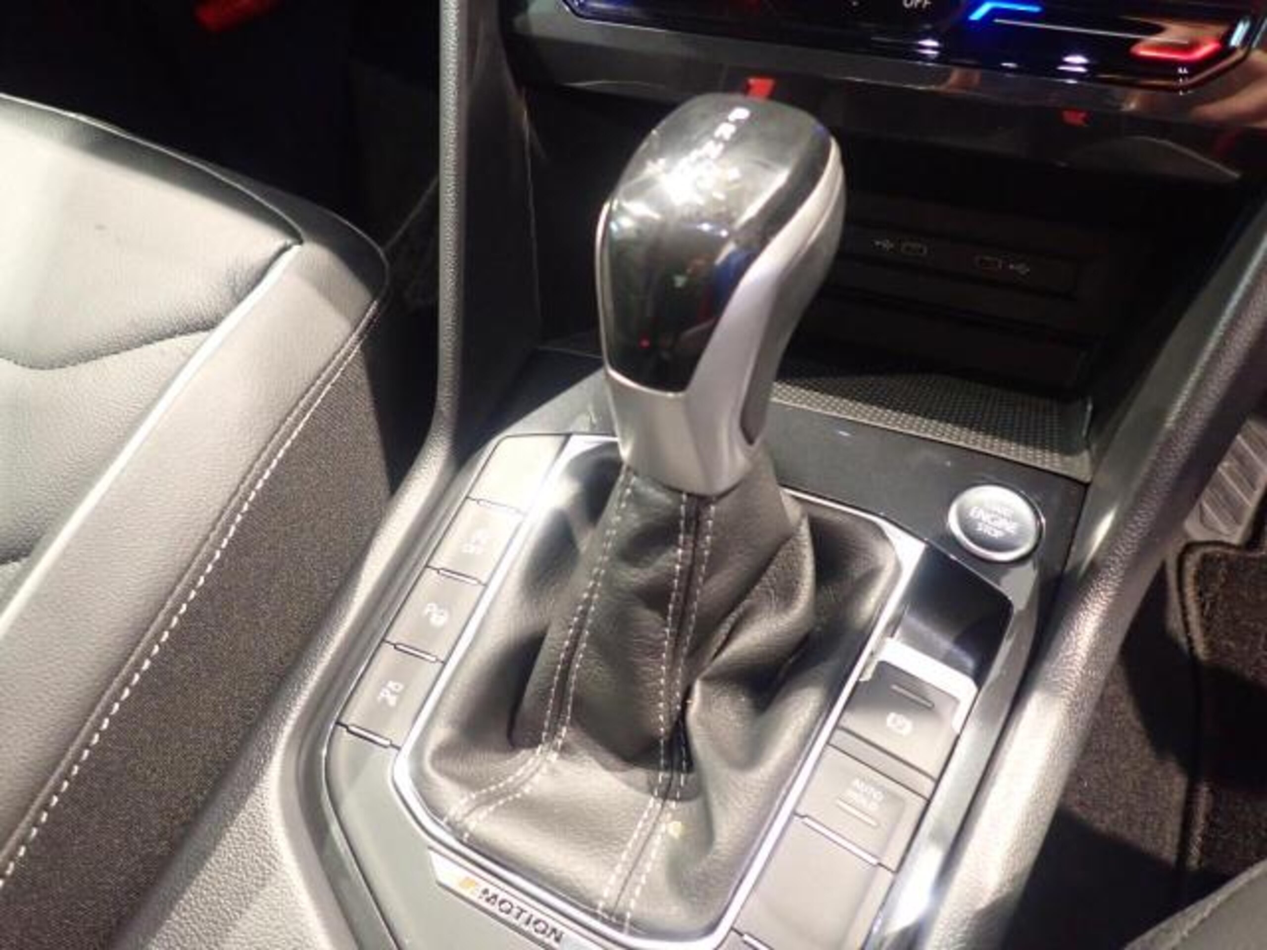 Volkswagen Tiguan TSI 4Motion R-Line 4WD Certified Used Car with Manufacturer Warranty — photo 9