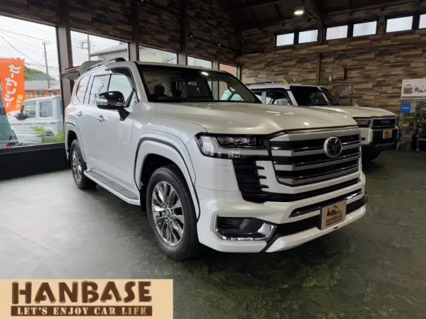 Toyota Land Cruiser 300 3.5 ZX 4WD Modellista Aero Rear Spoiler JBL Premium Sound Rear Seat Entertainment Refrigerator Roof Rail Digital Inner Mirror Drive Recorder ETC2.0 ITS Connect (Precious White Pearl)