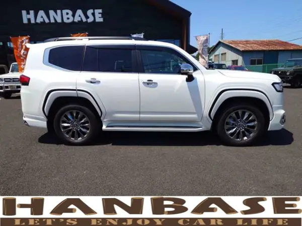 2023 Toyota Landrcuiser 300 — photo 2