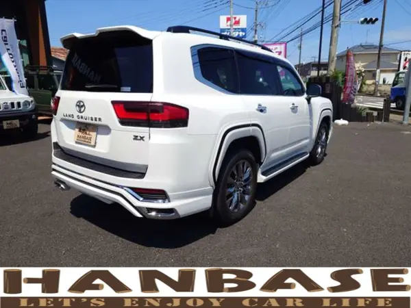 2023 Toyota Landrcuiser 300 — photo 3