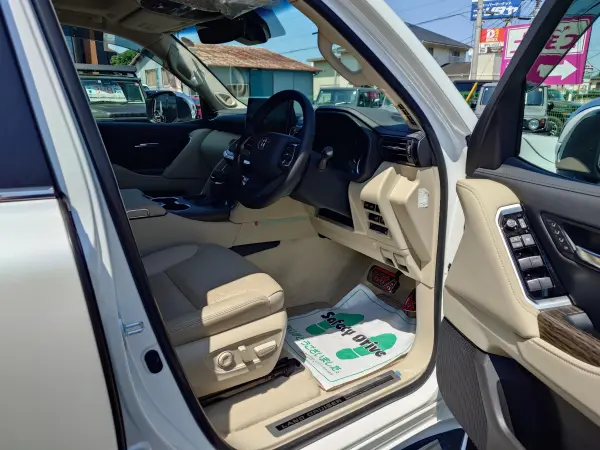 Toyota Land Cruiser 300 3.5 ZX 4WD Modellista Aero Rear Spoiler JBL Premium Sound Rear Seat Entertainment Refrigerator Roof Rail Digital Inner Mirror Drive Recorder ETC2.0 ITS Connect (Precious White Pearl) — photo 7