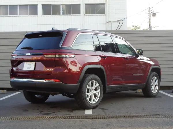 2023 Jeep Grand Cherokee — photo 2