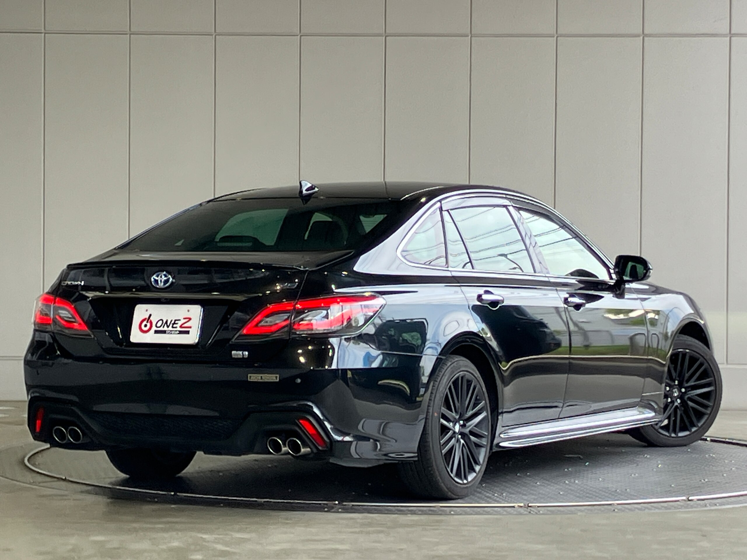 2022 Toyota Crown — photo 2