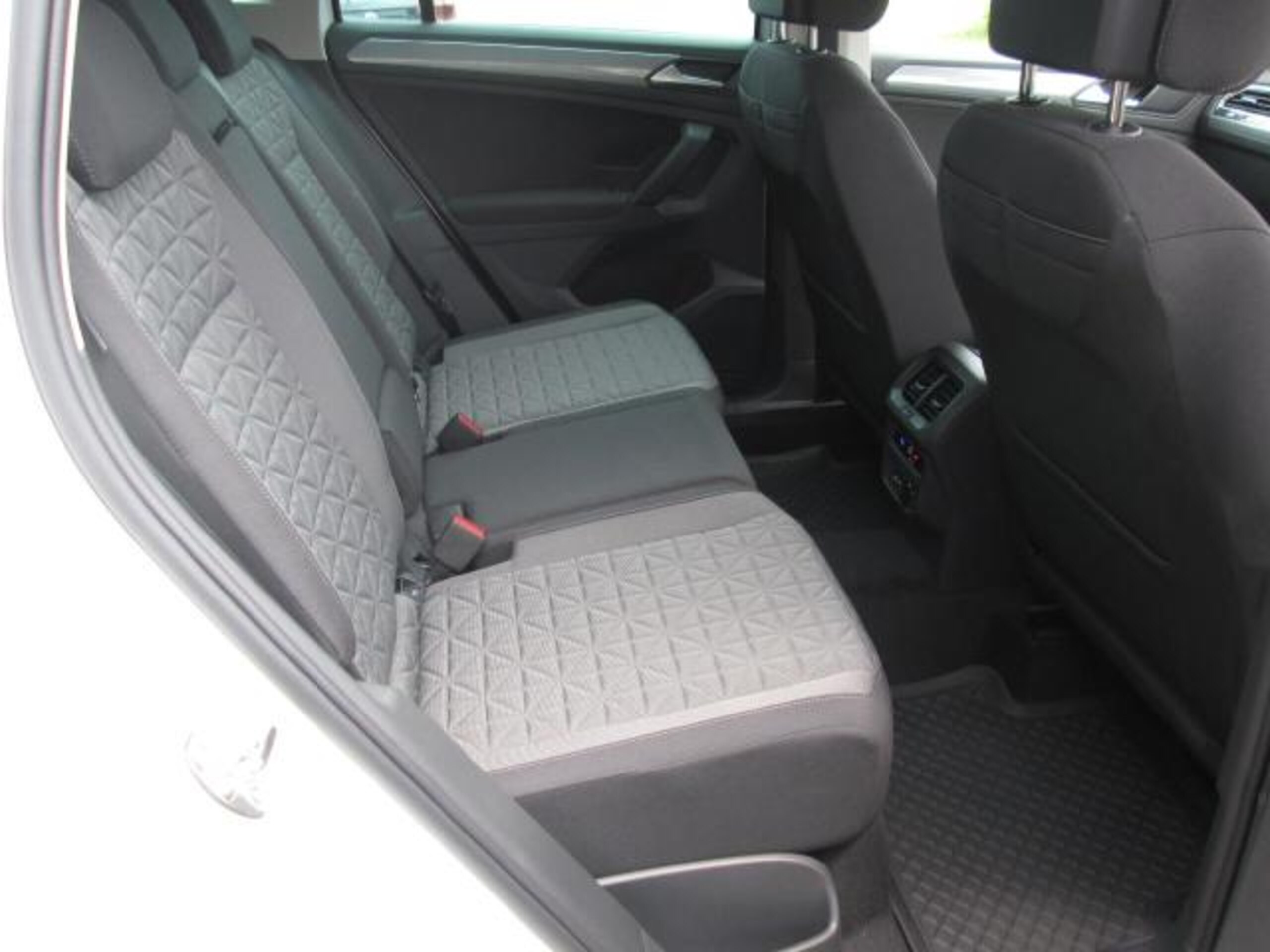 Volkswagen Tiguan TSI 4Motion Active Advance 4WD SUV — photo 9