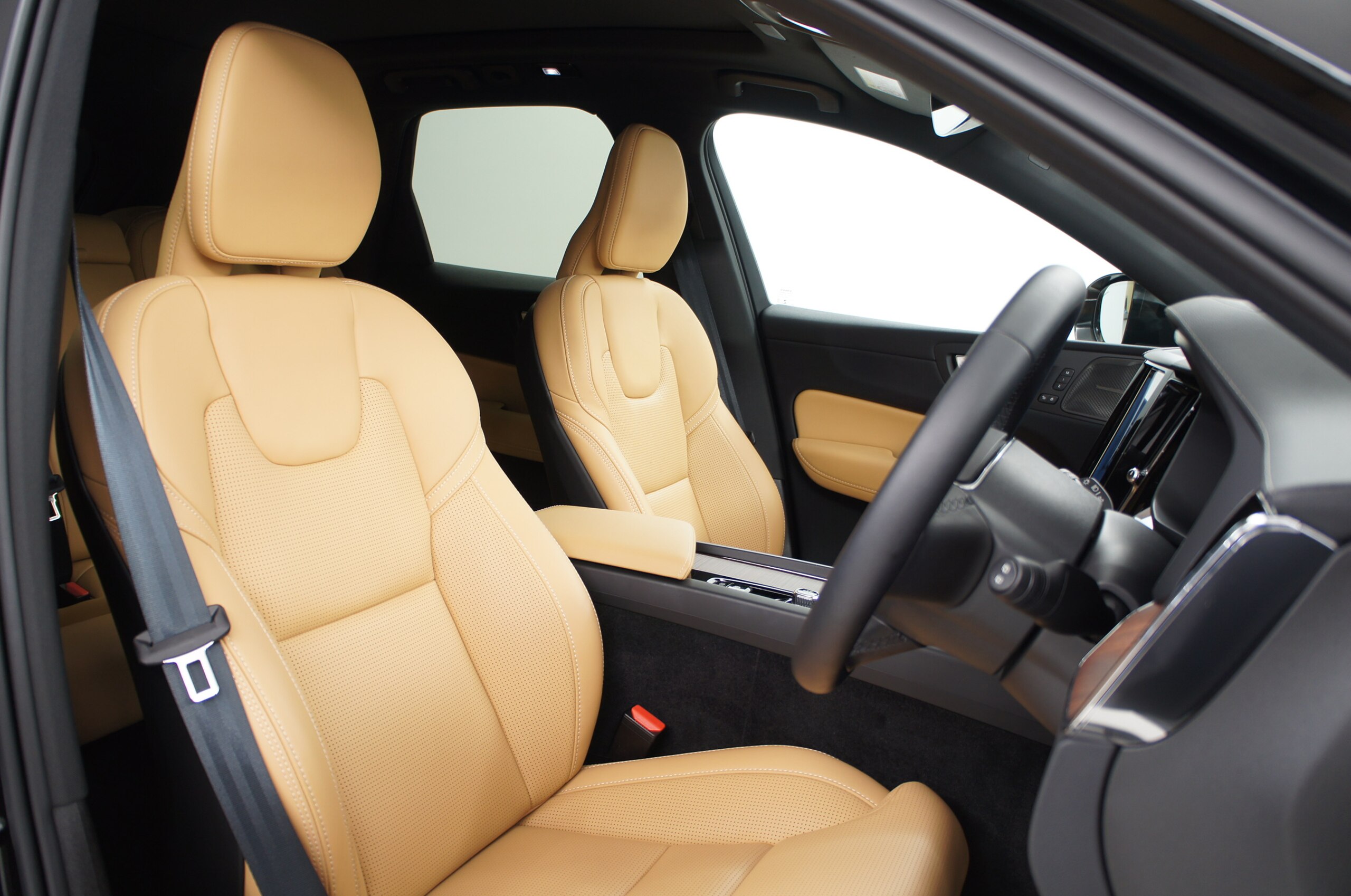 Volvo XC60 Ultimate B5 AWD 4WD 2024 Model — photo 8