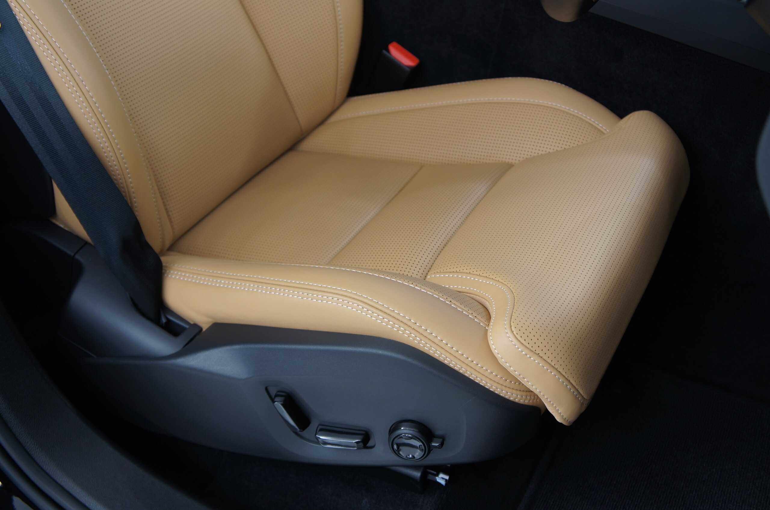 Volvo XC60 Ultimate B5 AWD 4WD 2024 Model — photo 9