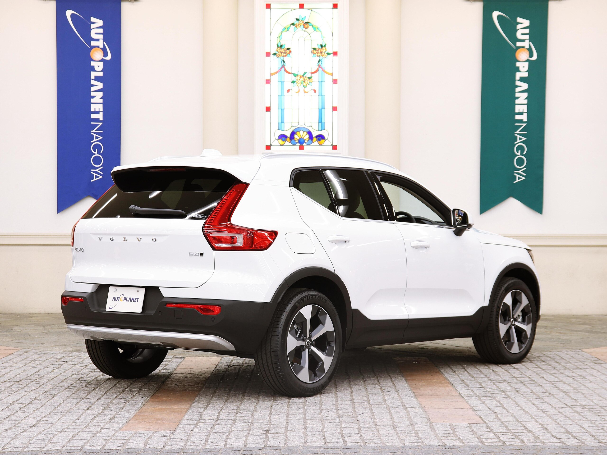 2024 Volvo Xc40 — photo 2