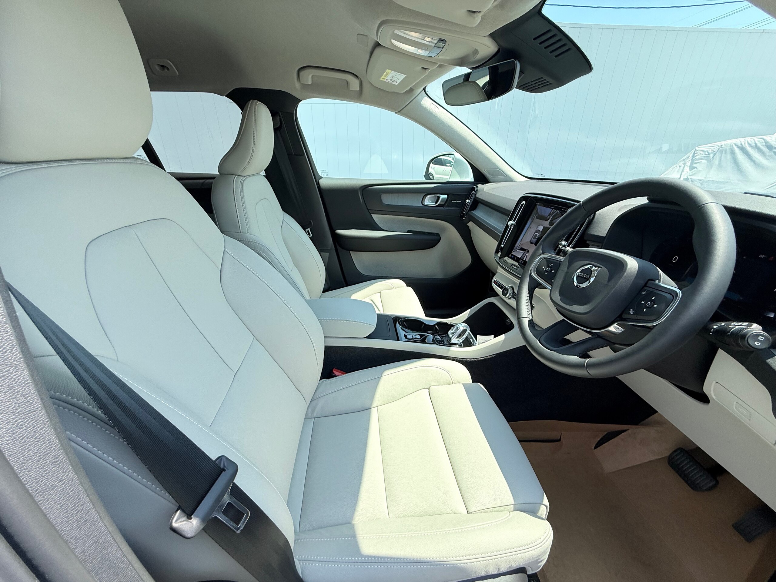 2024 Volvo Xc40 — photo 3