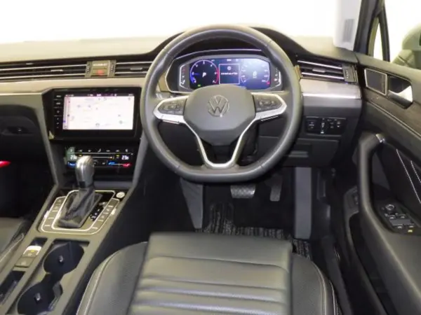 2024 Volkswagen Passat — photo 2