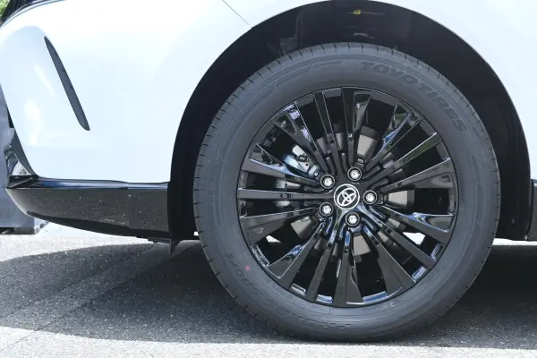 2026 Toyota Harrier — photo 2