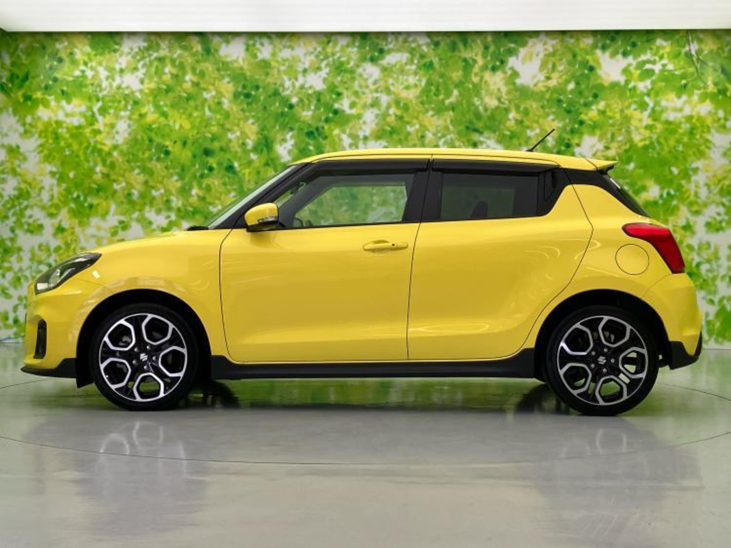 2019 Suzuki Swift — photo 2