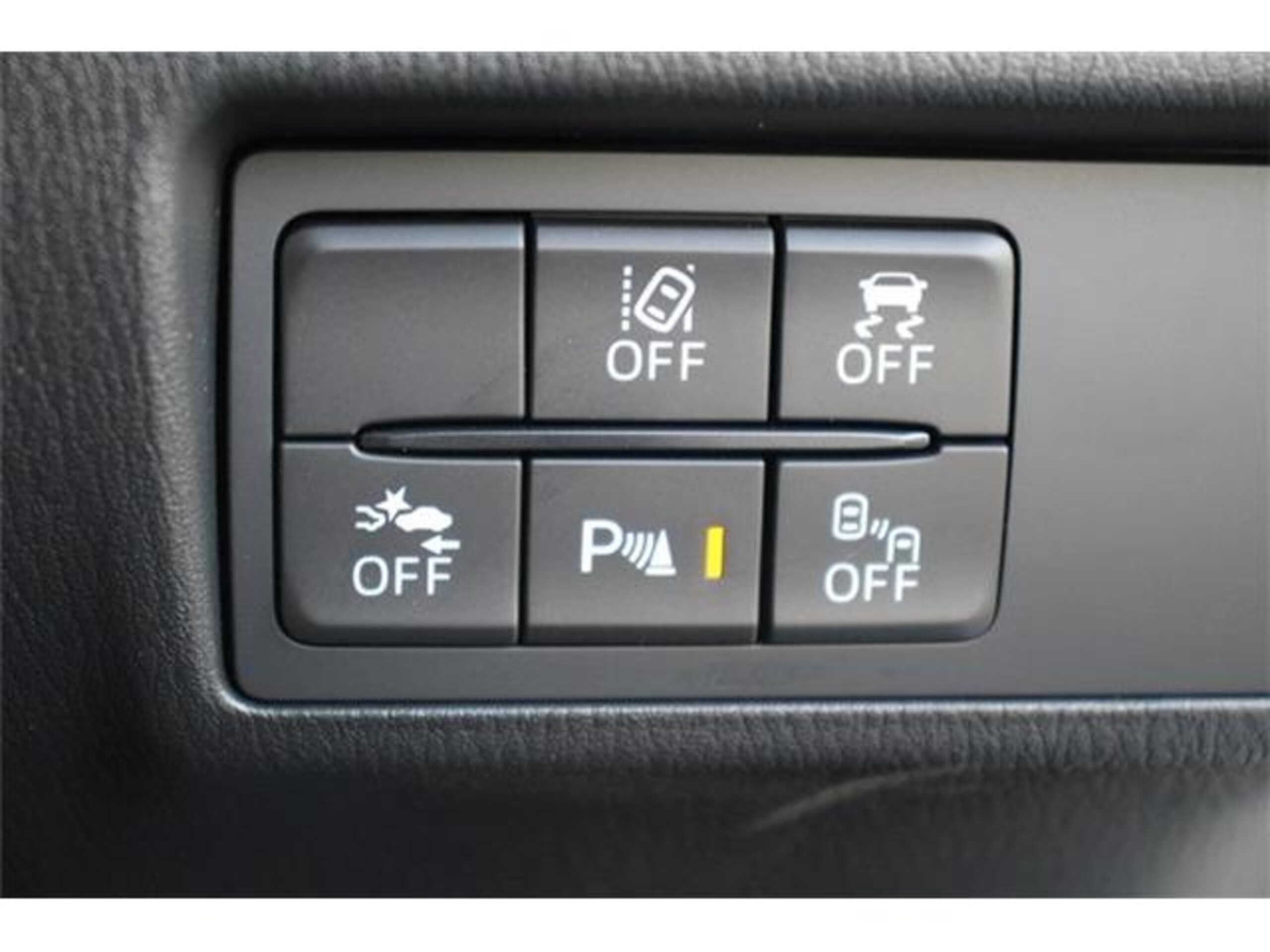 2023 Mazda Roadster — photo 2