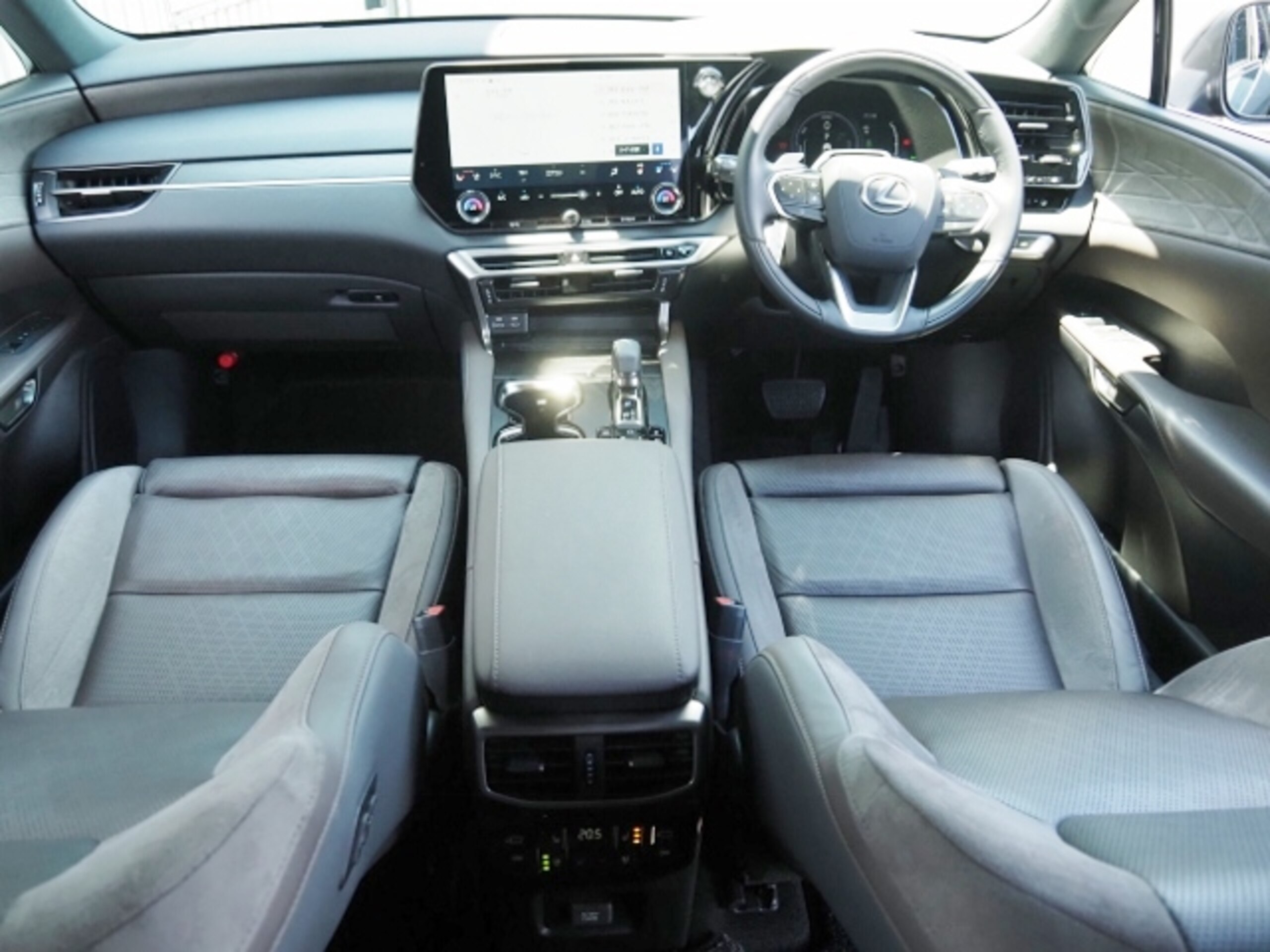 Lexus RX450h Plus Version L 4WD — photo 9