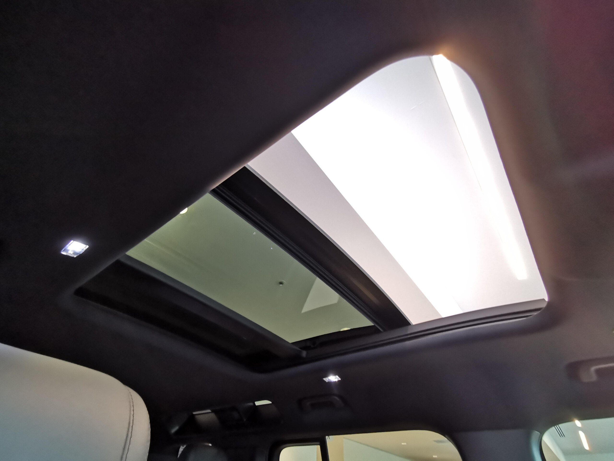 2023 Landrover Defender — photo 2