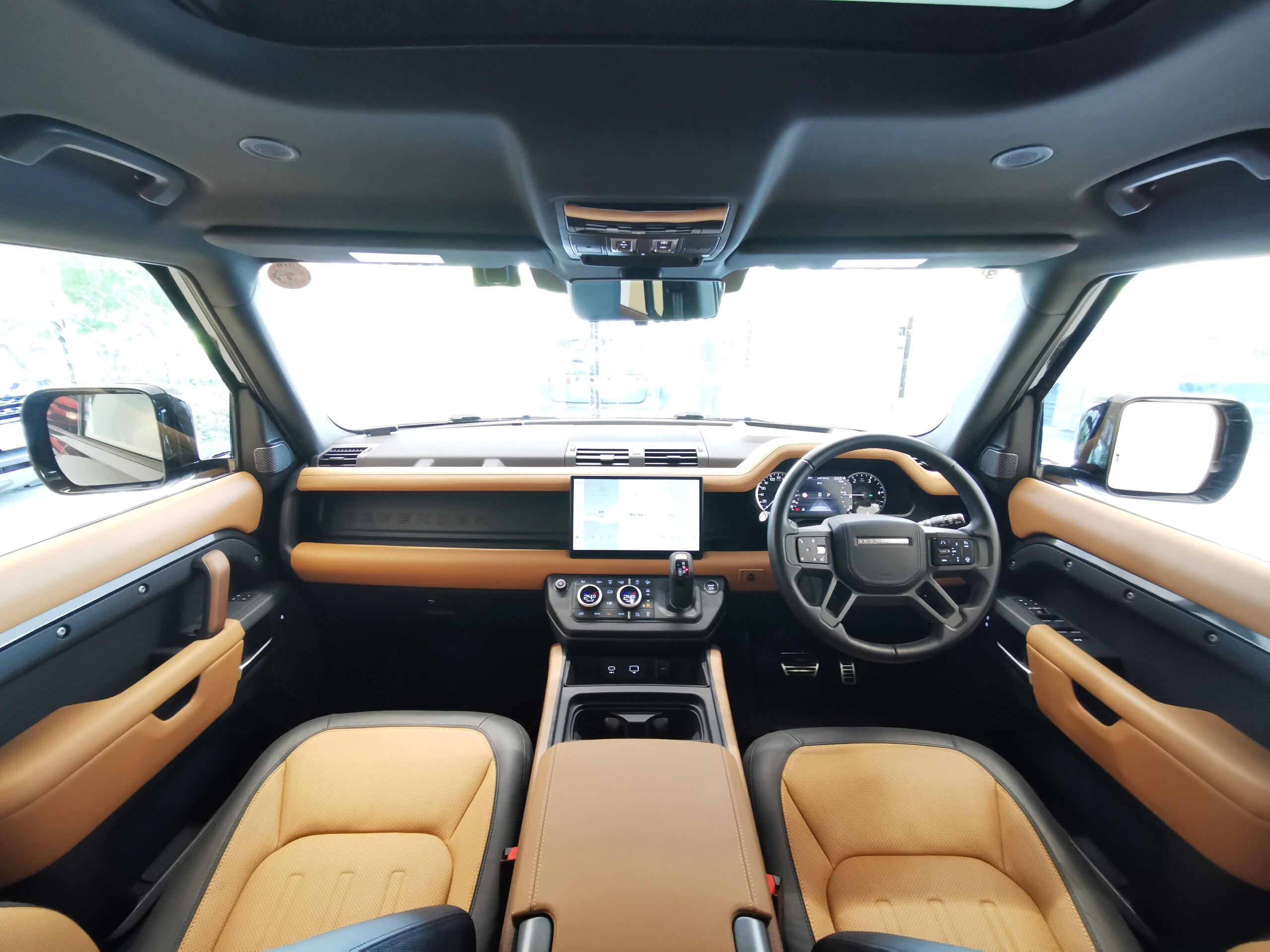2023 Landrover Defender — photo 3