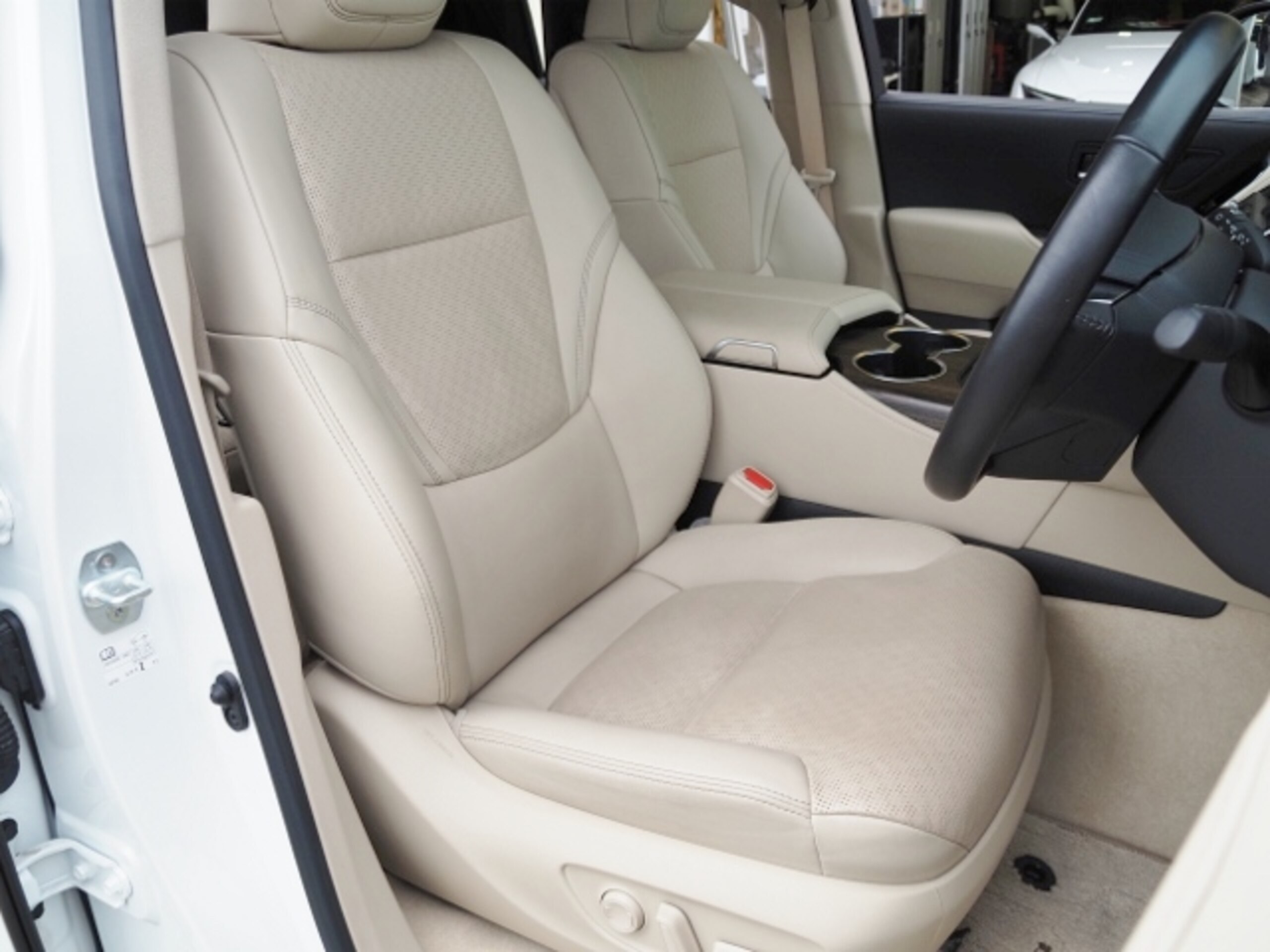 Toyota Land Cruiser 300 3.5 ZX 4WD — photo 9