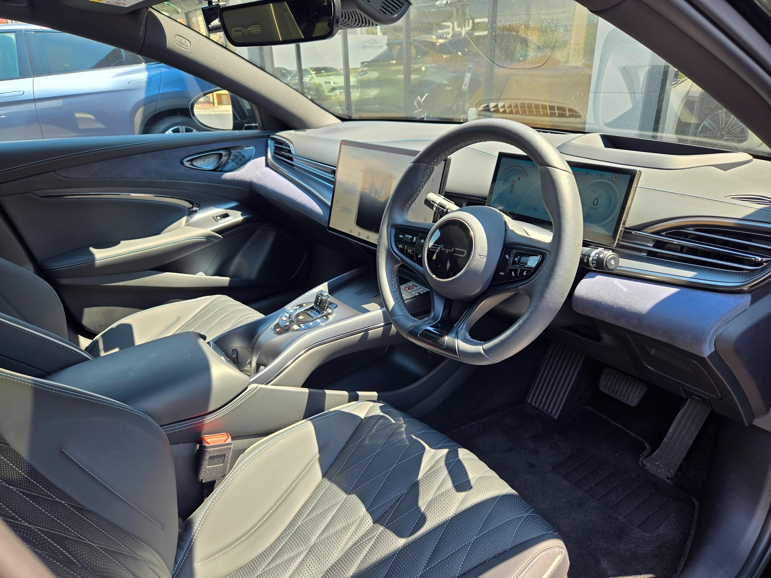 BYD Seal Base Model Panoramic Roof Nappa Leather Seat Heater & Seat Cooler & Steering Wheel Heater (Cosmo Black) — photo 8