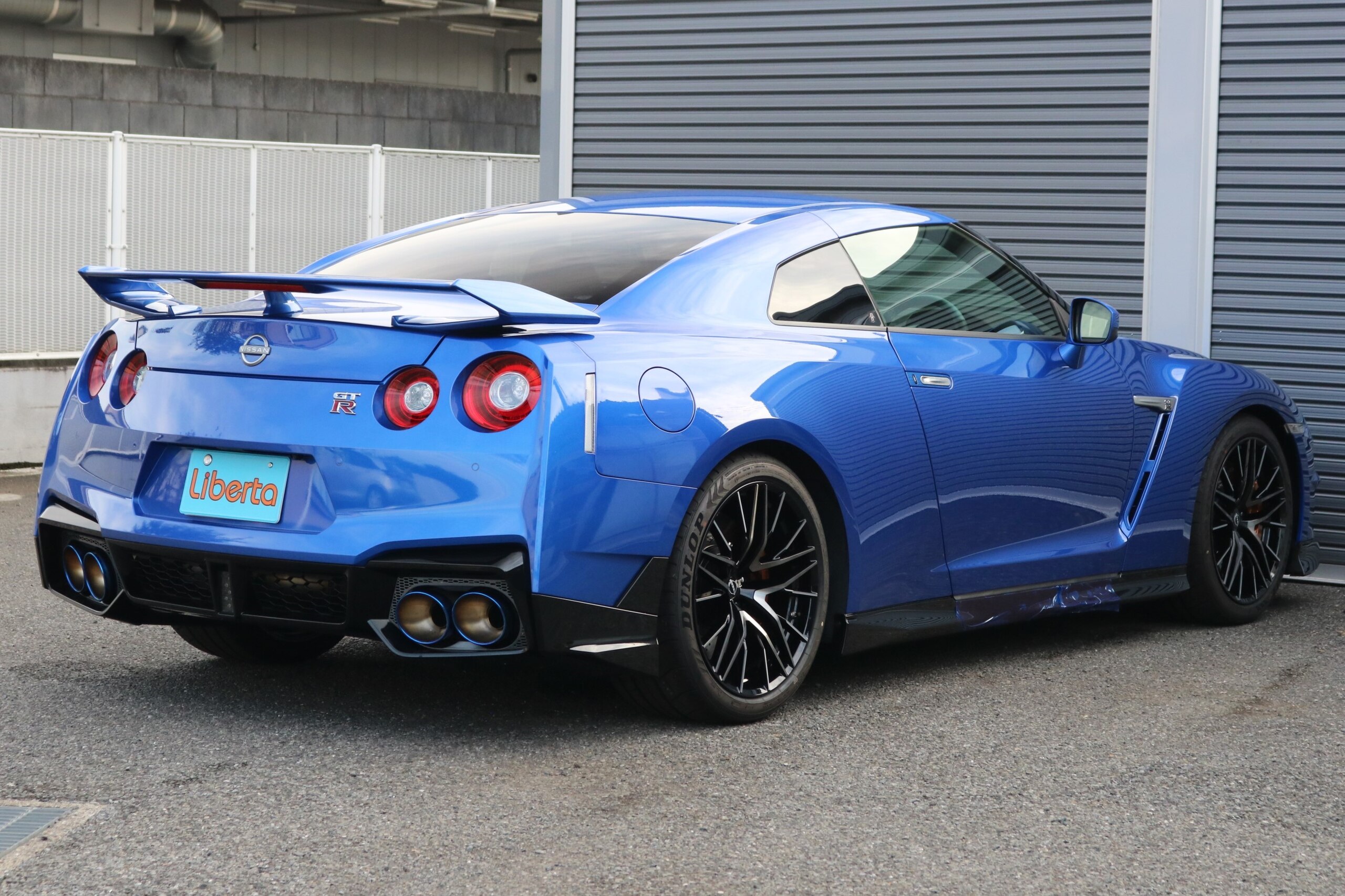 2025 Nissan Gt-r — photo 2