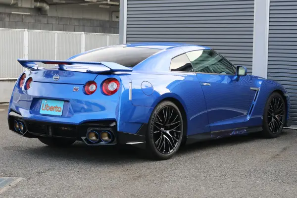 2025 Nissan Gt-r — photo 2