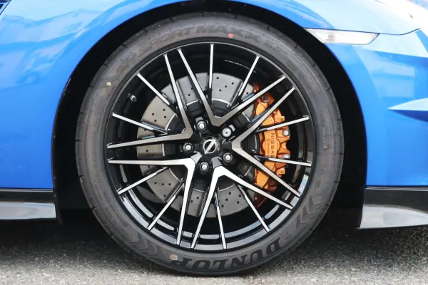 Nissan GT-R 3.8 Premium Edition 4WD MY25 / Blue Heaven Interior / BOSE Sound System / RAYS 20-inch AW / FUJITUBO Titanium Muffler / Genuine Navi & Full-Seg TV / Backup Camera / Seat Heater / LED Headlights (Wangan Blue) — photo 8