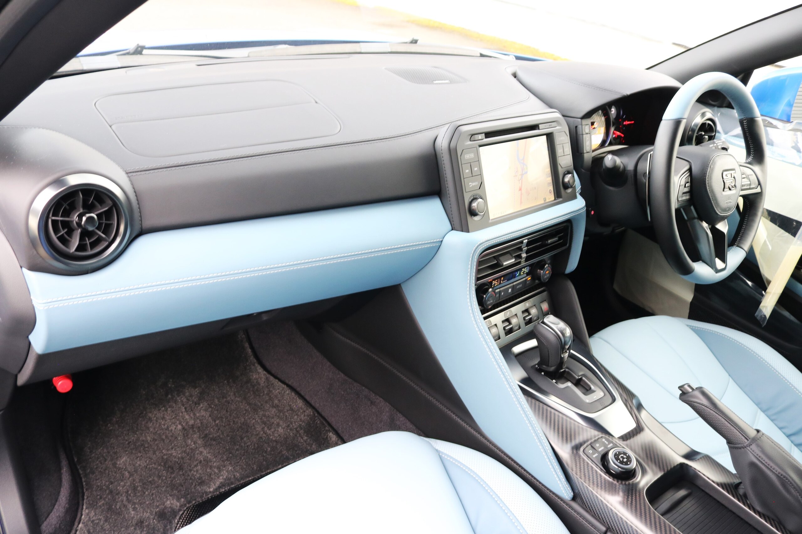 Nissan GT-R 3.8 Premium Edition AWD — photo 9