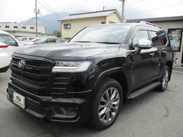 2022 Toyota Landrcuiser 300 — photo 3