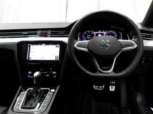 2023 Volkswagen Passat — photo 2