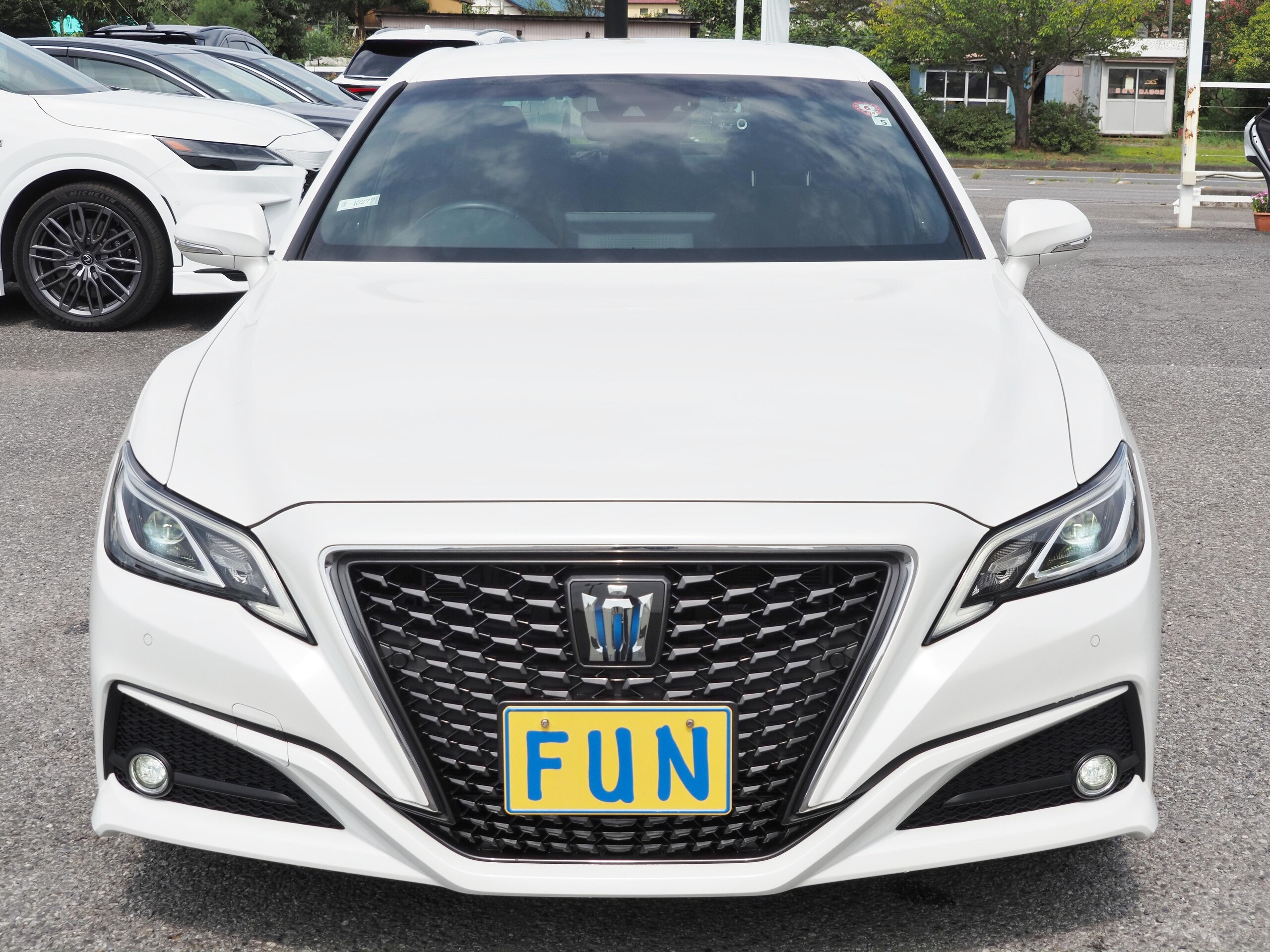 2022 Toyota Crown — photo 2