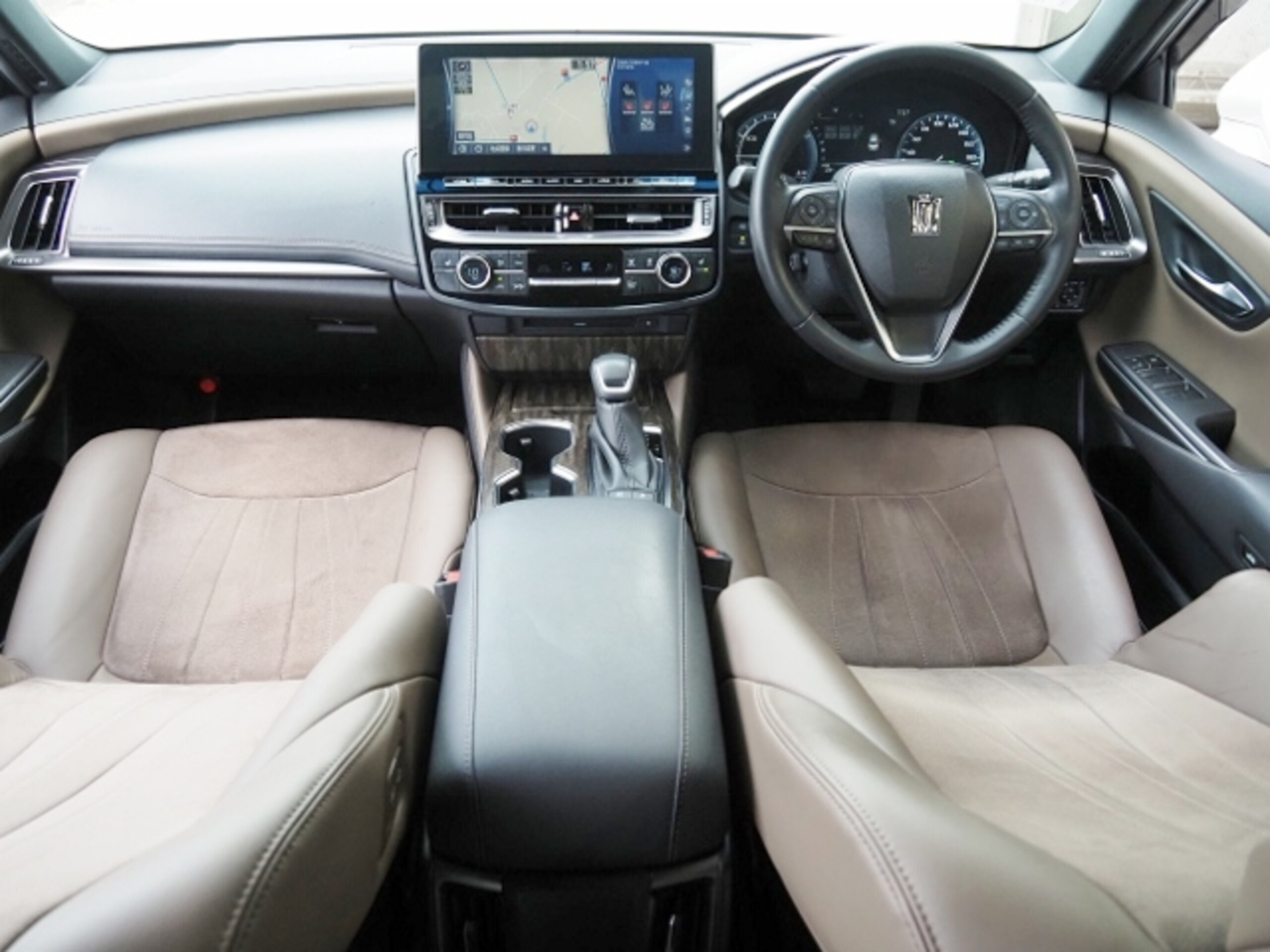Toyota Crown Hybrid 2.5 S Elegance Style III Special Edition — photo 7