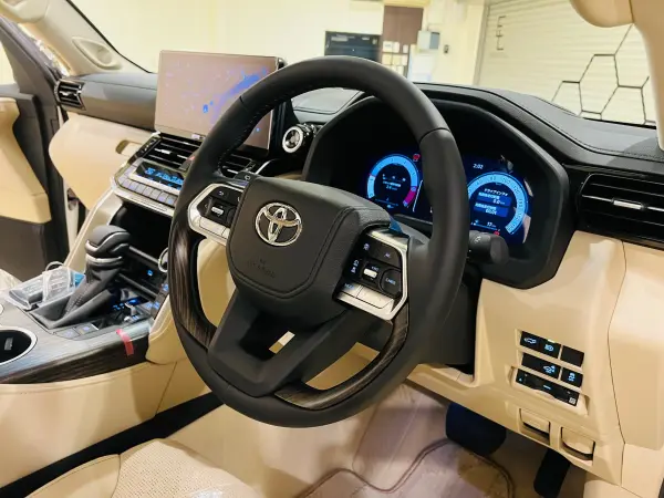Toyota Land Cruiser 300 3.5 ZX 4WD 2025 My Change Model Registered Unused Vehicle July Reiwa 7 Registration Rear Entertainment Modellista Full Aero Cool Box Roof Rail Beige Interior Precious White Pearl Diff Lock — photo 9