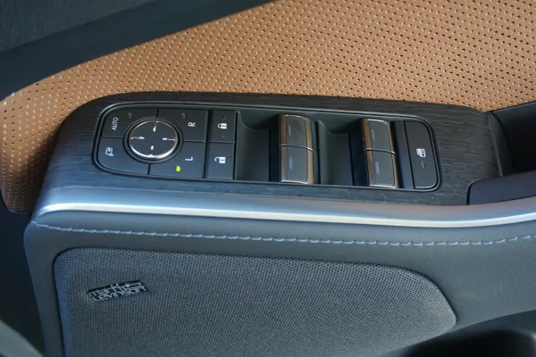 Lexus GX550 Version L 4WD BF-G00DRICH 295/55R22 KO3 / Lift Up / Hitch Member / Mark Levinson / Cool Box / Panoramic Roof / Power Step / Digital Mirror / Tonneau Cover / (Titanium Carbide Gray) — photo 8