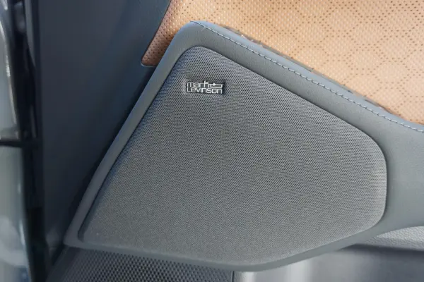 Lexus GX550 Version L 4WD BF-G00DRICH 295/55R22 KO3 / Lift Up / Hitch Member / Mark Levinson / Cool Box / Panoramic Roof / Power Step / Digital Mirror / Tonneau Cover / (Titanium Carbide Gray) — photo 9