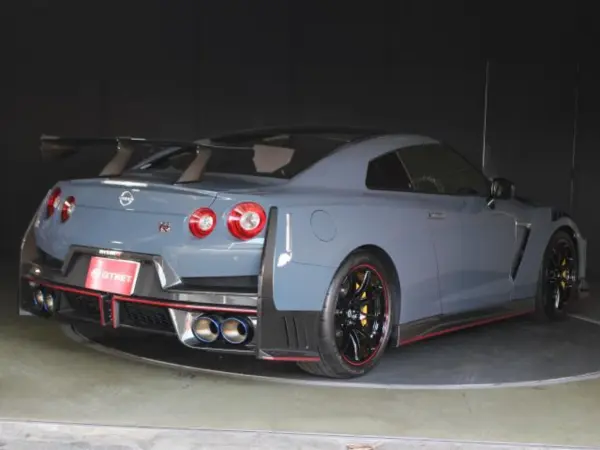 2024 Nissan Gt-r — photo 2