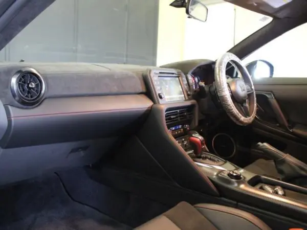 Nissan GT-R 3.8 NISMO Special Edition 4WD MY25 Model One Owner (Gray) — photo 9