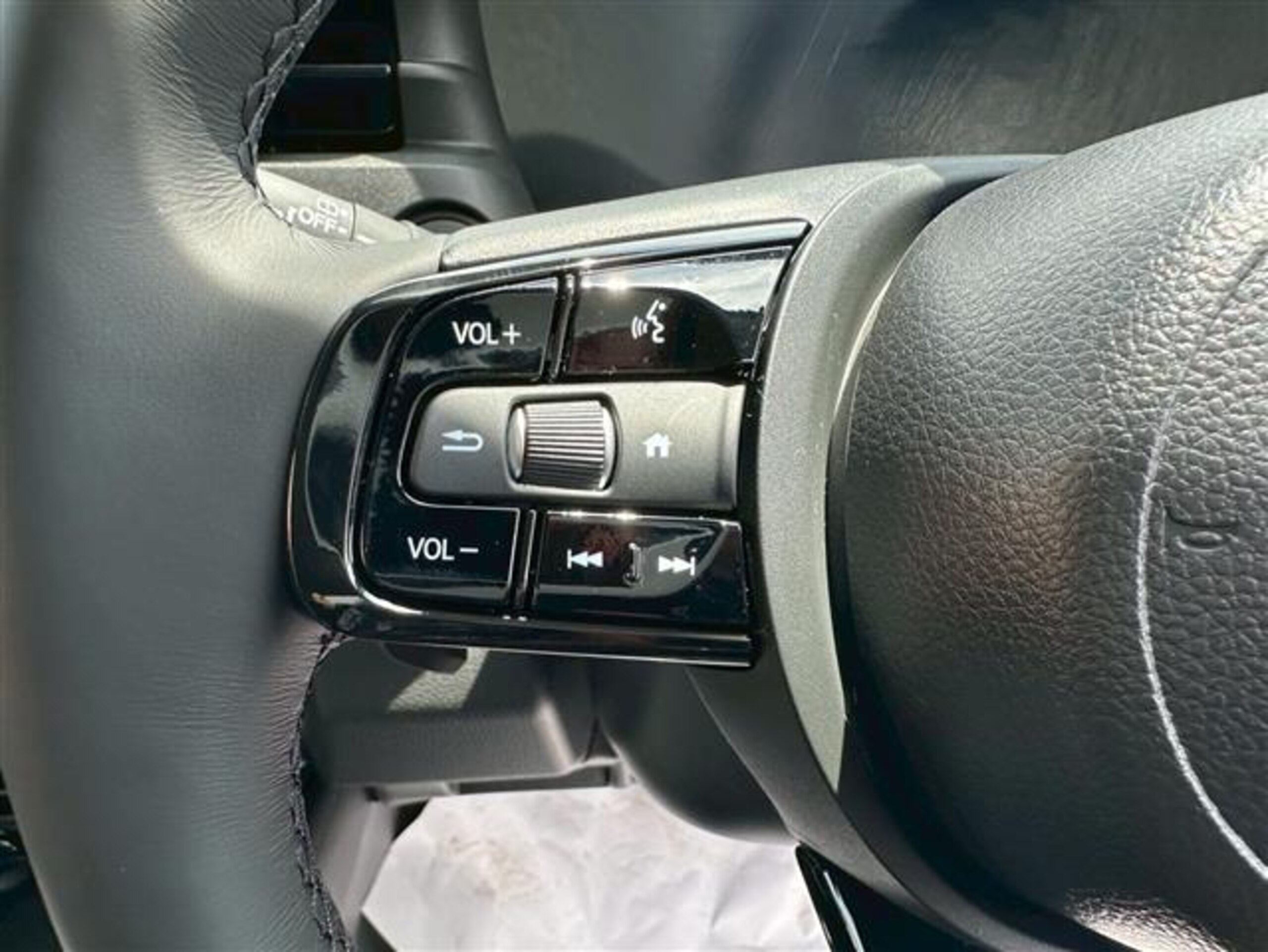 Honda Vezel 1.5 e:HEV Z Unregistered New Car — photo 9