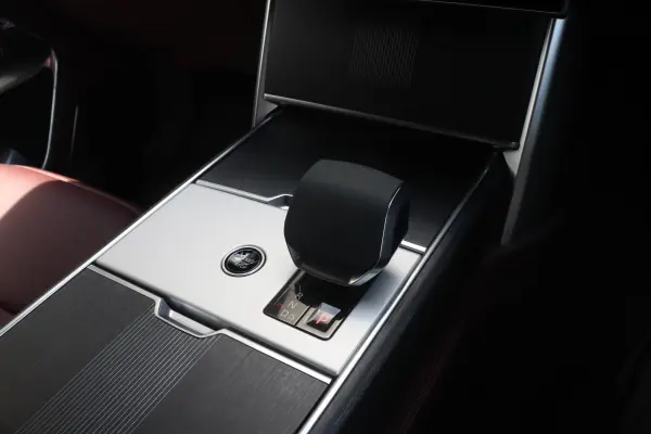 Land Rover Range Rover Autobiography 3.0L D300 Standard Wheelbase Diesel Turbo 4WD 25 Year Model Factory Standard Maintenance! Certified Used Car with 2-Year Warranty (Eiger Grey) — photo 8