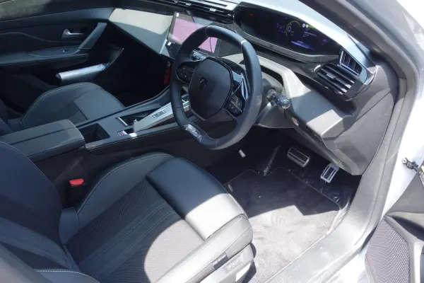 Peugeot 308GT Hybrid — photo 7