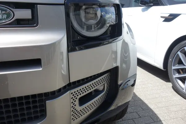 Land Rover Defender 90 X-Dynamic HSE 3.0L D350 Diesel Turbo 4WD Sunroof Drive Recorder Meridian ETC ACC (Silicon Silver Premium Metallic) — photo 9