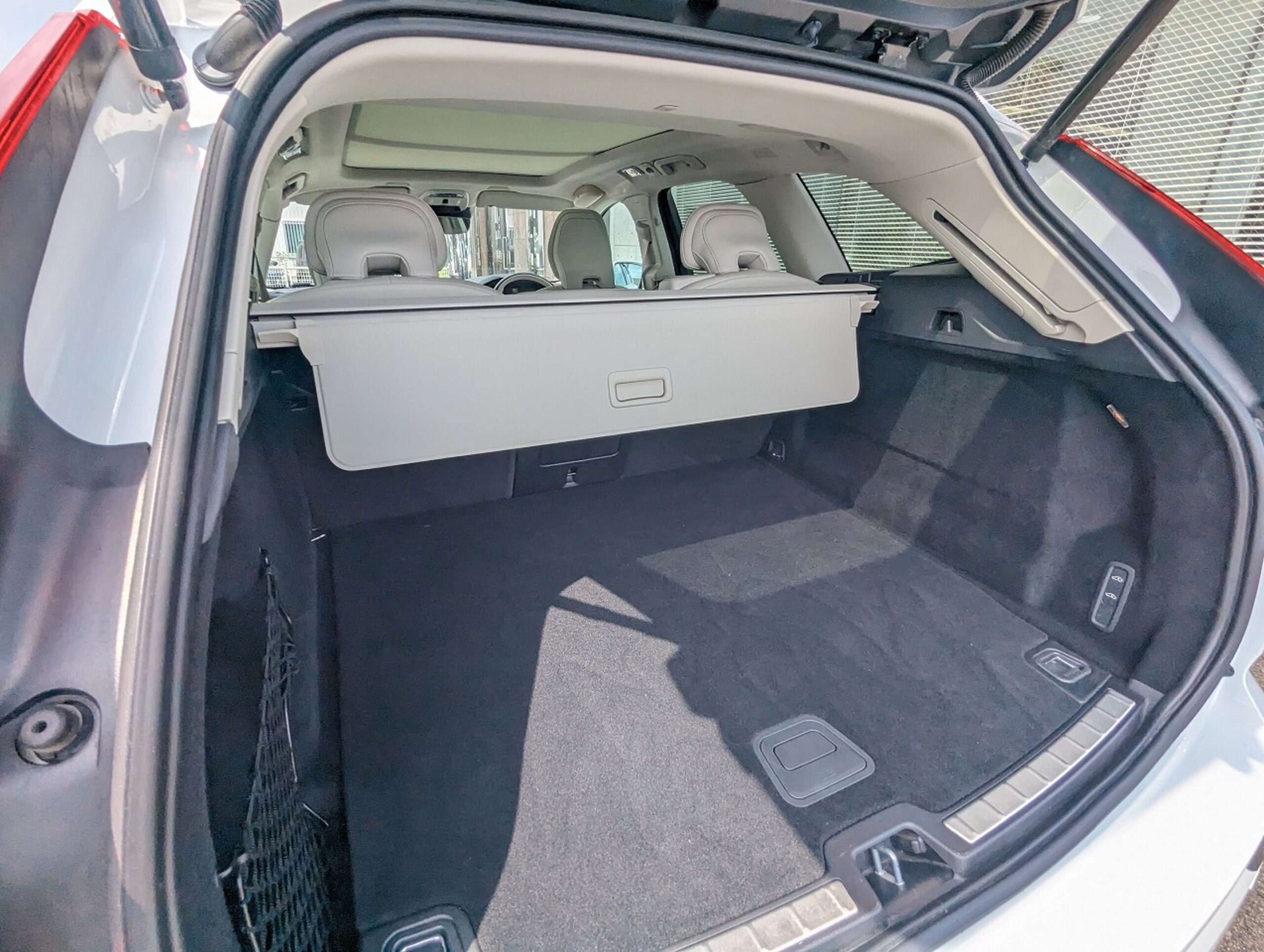 Volvo XC60 Recharge Plug-in Hybrid T8 AWD Inscription — photo 8