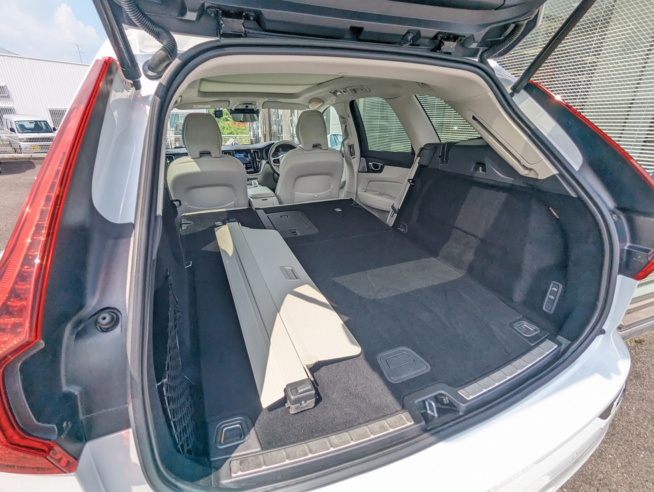 Volvo XC60 Recharge Plug-in Hybrid T8 AWD Inscription — photo 9