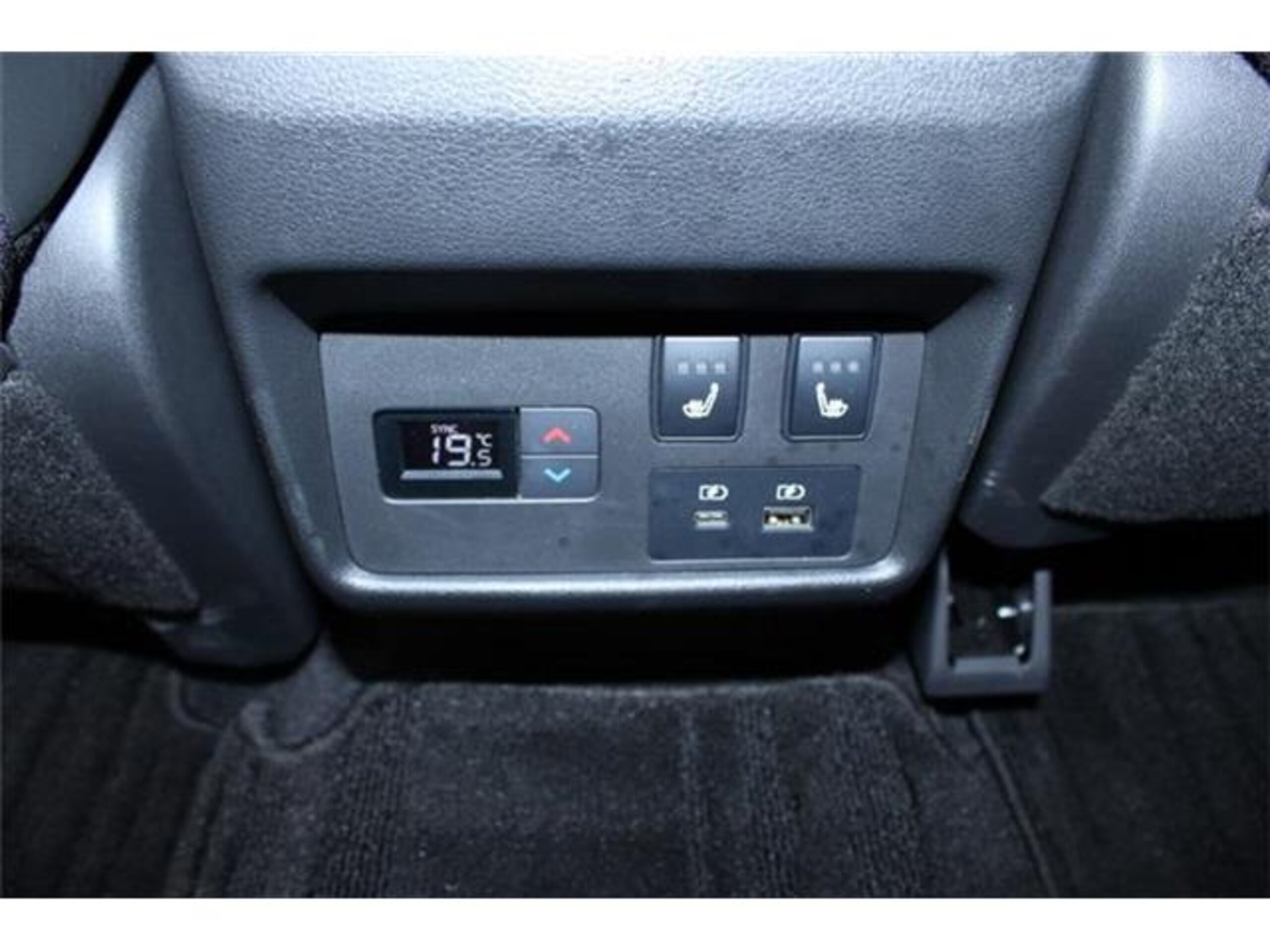 2022 Nissan Xtrail — photo 3