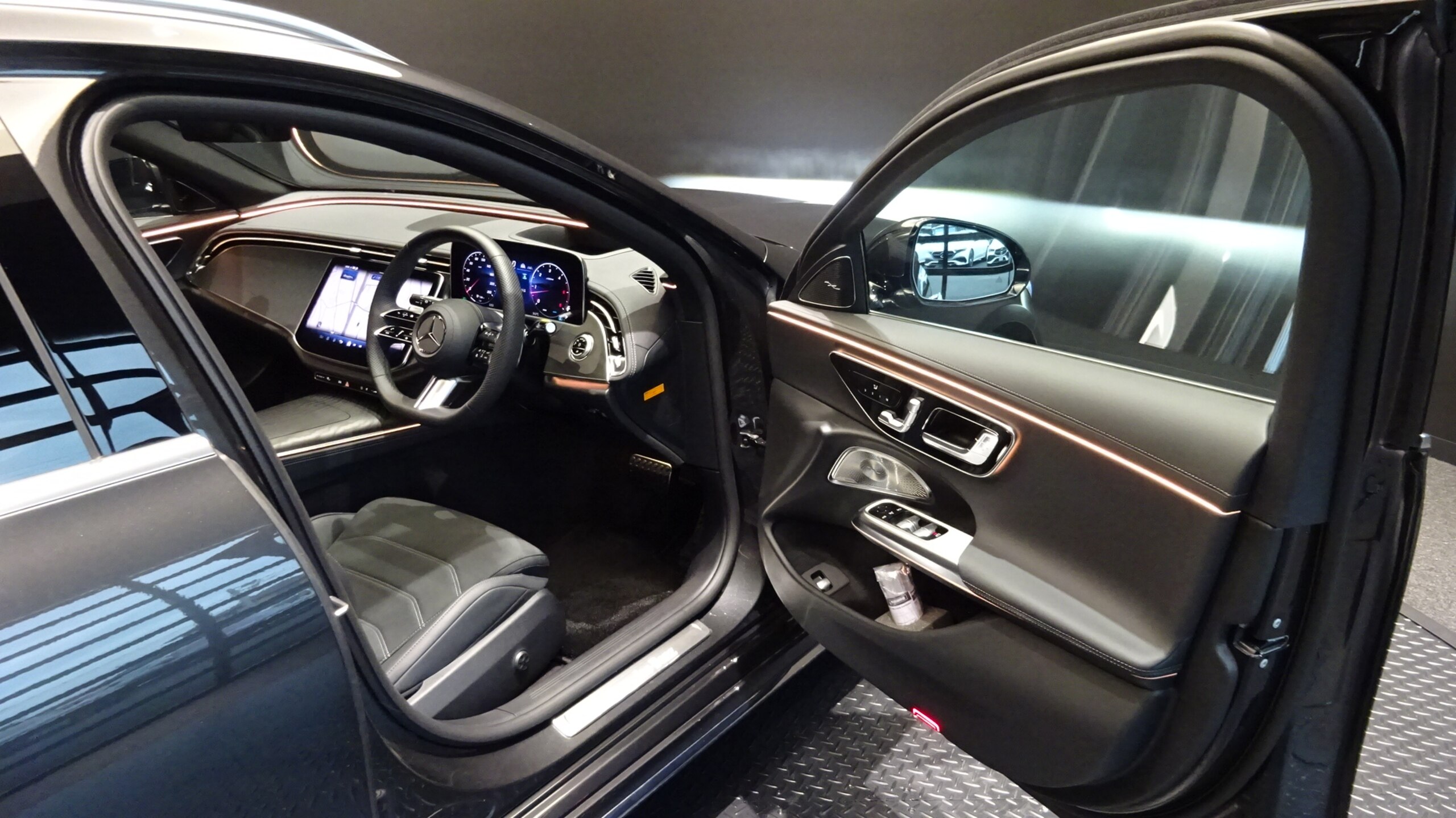 Mercedes-Benz E-Class Wagon E220 d Avantgarde AMG Line Package (ISG Model) Diesel Turbo MP202501 Advanced Package/Panoramic Sunroof/Ex-Employee Lease Vehicle (Graphite Gray) — photo 8