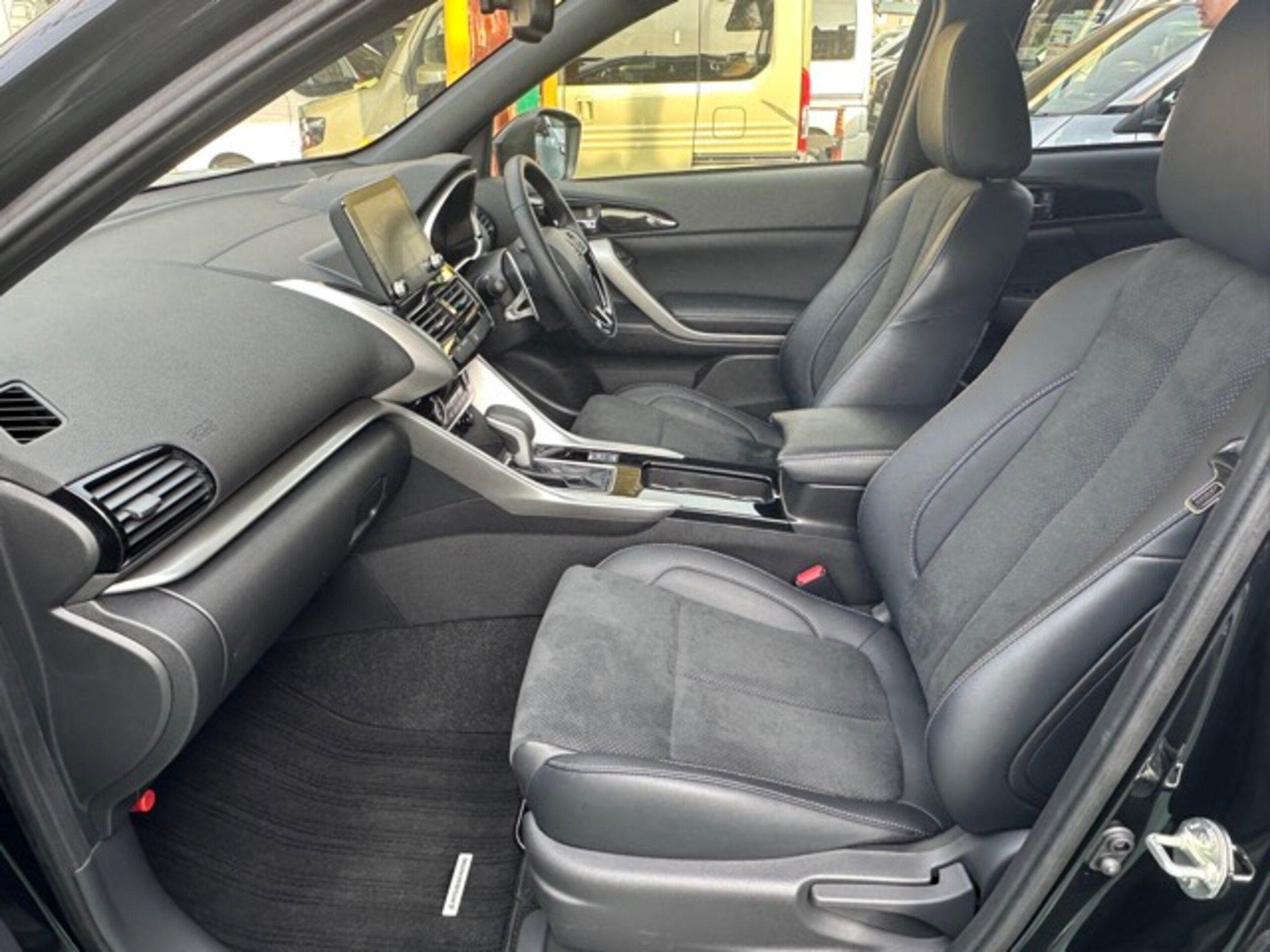 Mitsubishi Eclipse Cross 1.5 P with Factory Navi, Smart Key, LED Headlights — photo 7